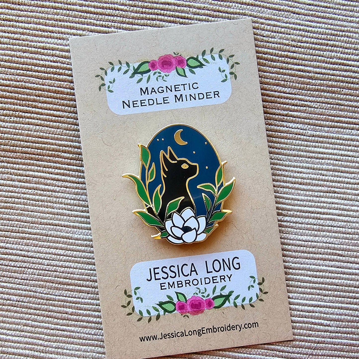 Stargazer Cat Needle Minder – Magnetic Enamel Stitching Accessory