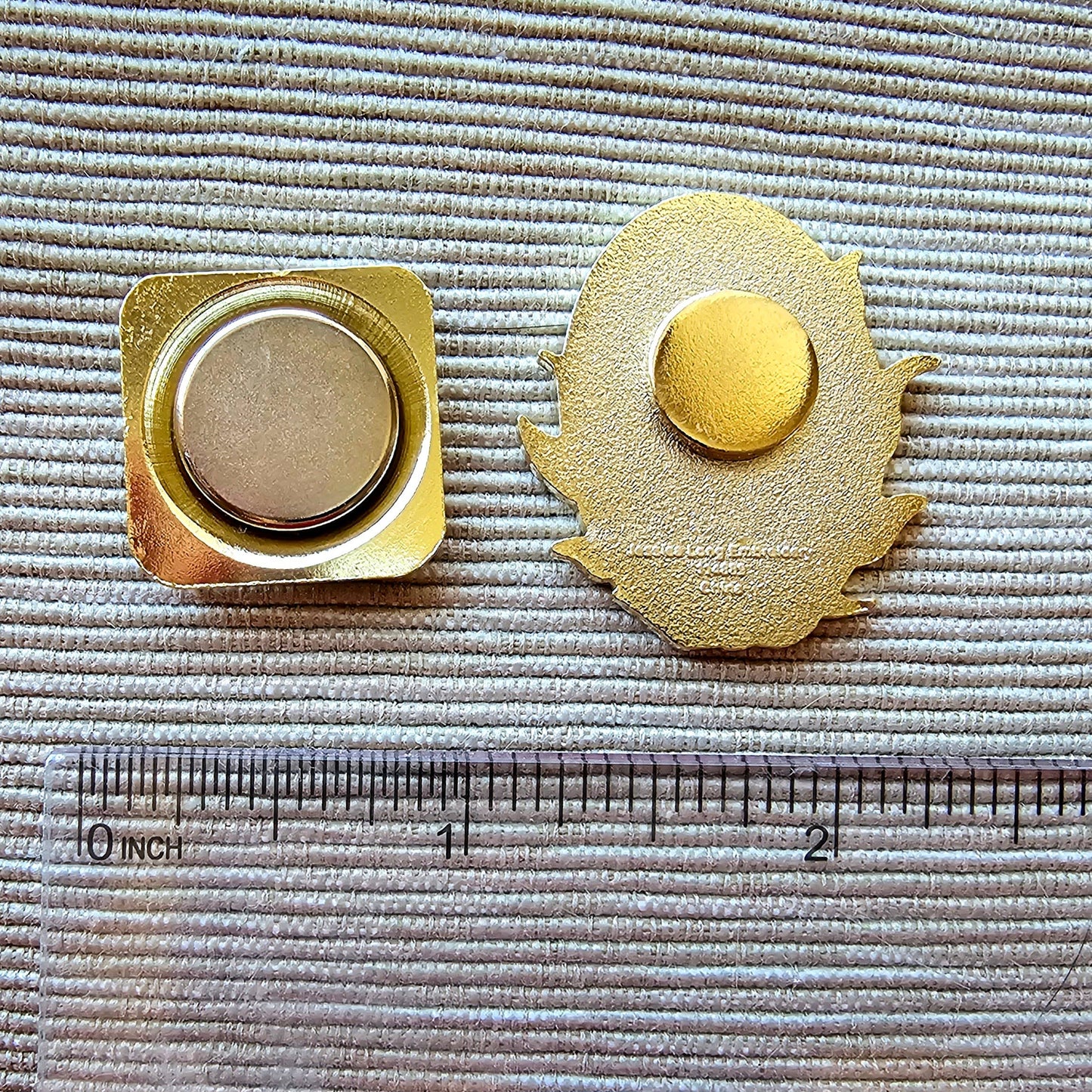 Stargazer Cat Needle Minder – Magnetic Enamel Stitching Accessory