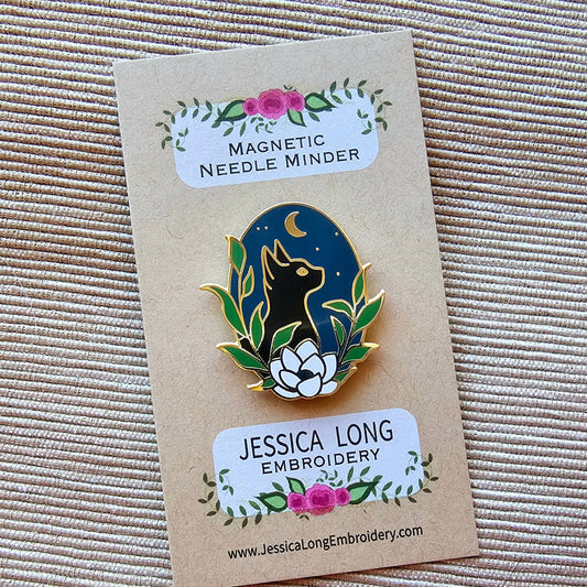 Stargazer Cat Needle Minder – Magnetic Enamel Stitching Accessory