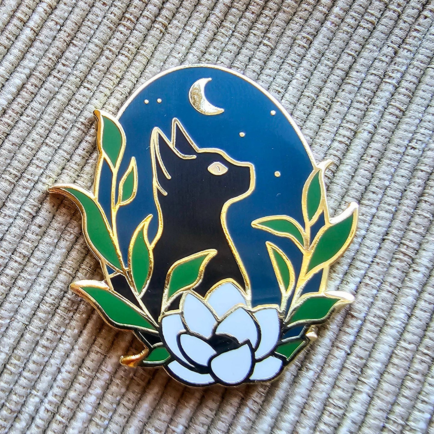 Stargazer Cat Needle Minder – Magnetic Enamel Stitching Accessory